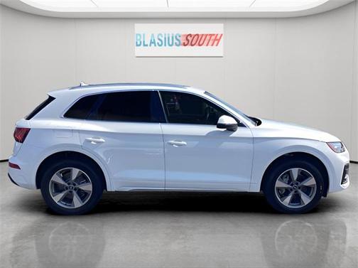 2024 Audi Q5 40 Premium Plus
