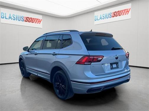 2022 Volkswagen Tiguan 2.0T SE R-Line Black 4MOTION