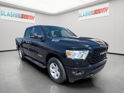 Diamond Black Crystal Pearlcoat 2023 RAM 1500 Big Horn/Lone Star