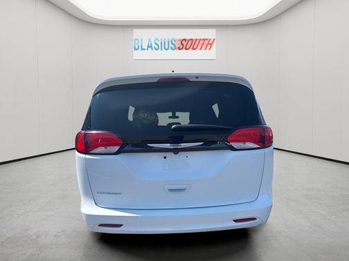 Bright White Clearcoat 2022 Chrysler Voyager LX