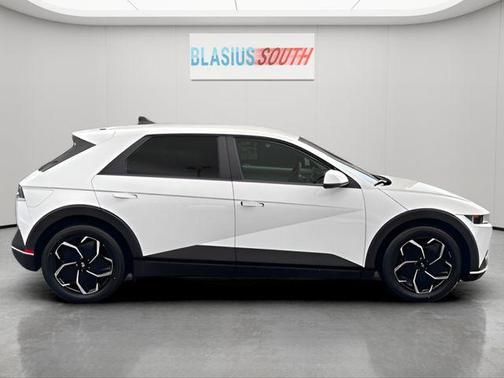 2024 Hyundai IONIQ 5 SE