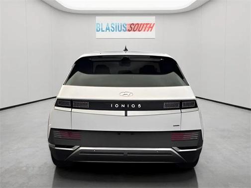 2024 Hyundai IONIQ 5 SE