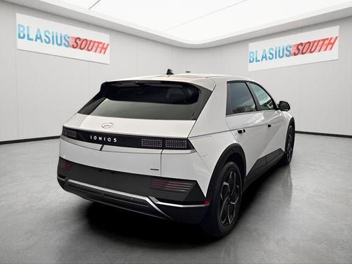 2024 Hyundai IONIQ 5 SE