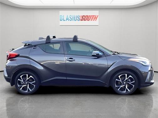 2022 Toyota C-HR XLE