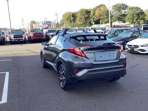 2022 Toyota C-HR XLE