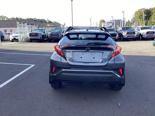 2022 Toyota C-HR XLE
