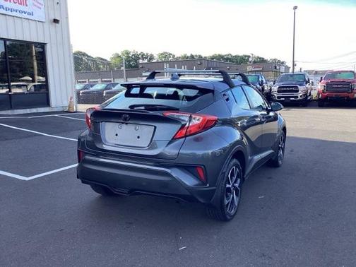 2022 Toyota C-HR XLE