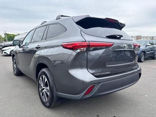 Magnetic Gray Metallic 2020 Toyota Highlander XLE