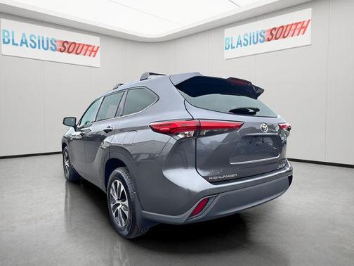 Magnetic Gray Metallic 2020 Toyota Highlander XLE