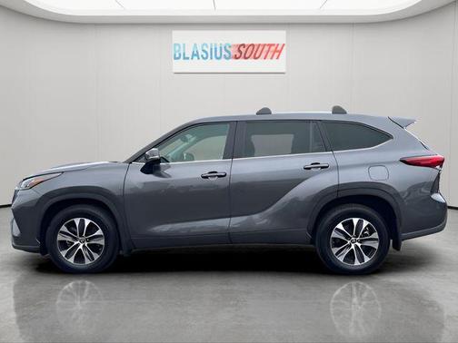 Magnetic Gray Metallic 2020 Toyota Highlander XLE