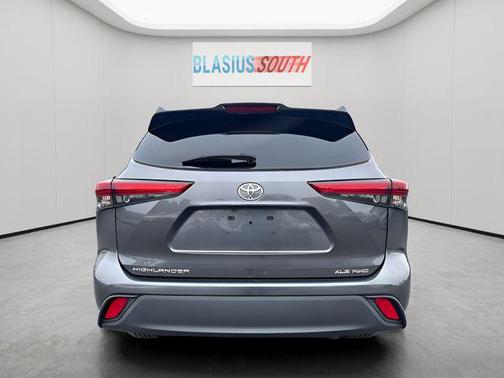 Magnetic Gray Metallic 2020 Toyota Highlander XLE