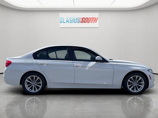 Alpine White 2017 BMW 320 i