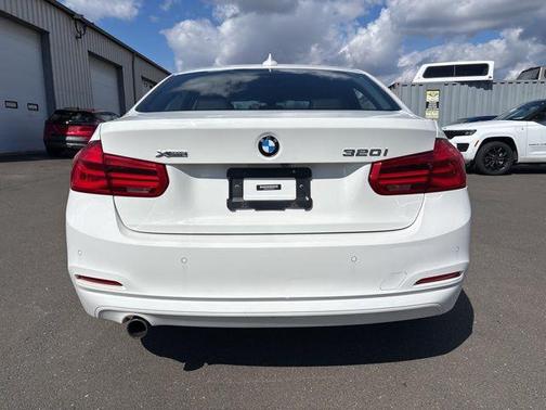 Alpine White 2017 BMW 320 i