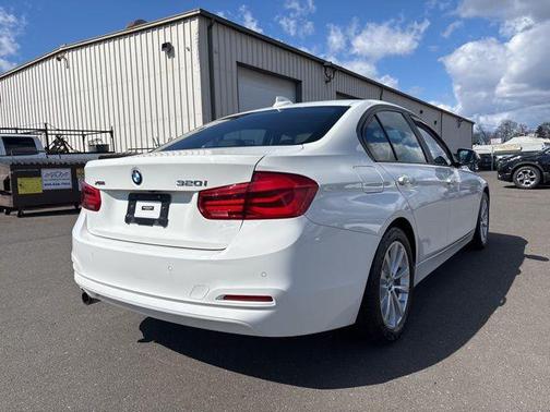 Alpine White 2017 BMW 320 i