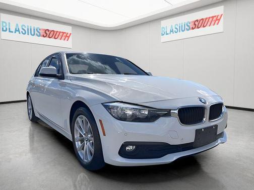 Alpine White 2017 BMW 320 i