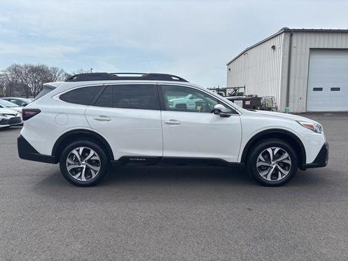 Crystal White Pearl 2020 Subaru Outback Limited