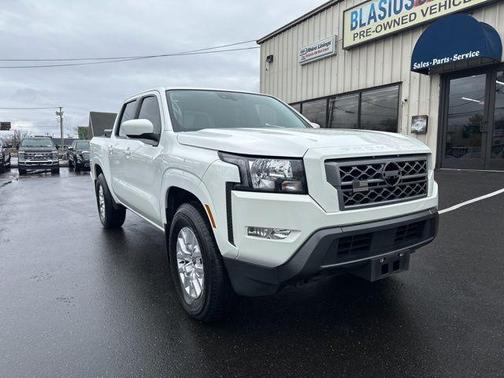 Glacier White 2022 Nissan Frontier SV