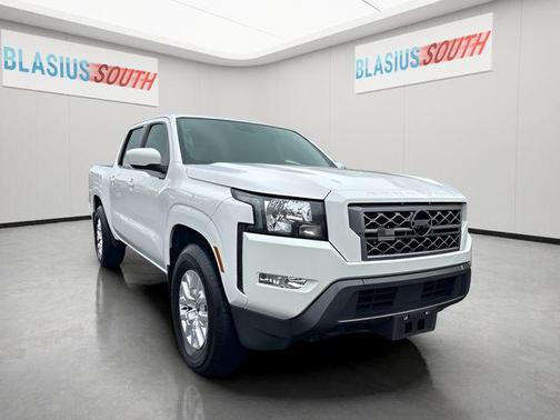 Glacier White 2022 Nissan Frontier SV