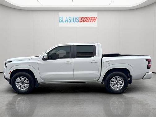 Glacier White 2022 Nissan Frontier SV