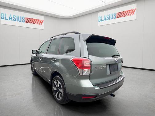 Jasmine Green Metallic 2018 Subaru Forester 2.5i Premium