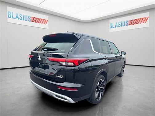 2023 Mitsubishi Outlander PHEV SE S-AWC
