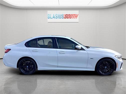 2022 BMW 330e Base