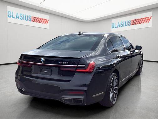 Black Sapphire Metallic 2022 BMW M760 xDrive