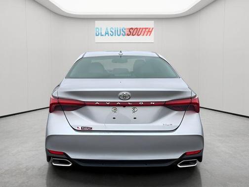 2021 Toyota Avalon XLE
