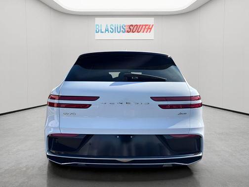 Alta White 2026 Genesis GV70 2.5T