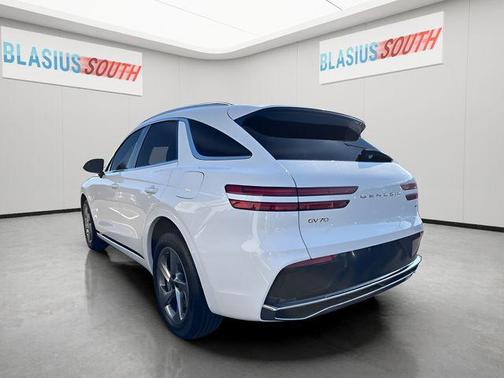 Alta White 2026 Genesis GV70 2.5T