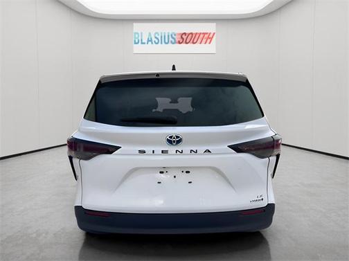 2023 Toyota Sienna LE