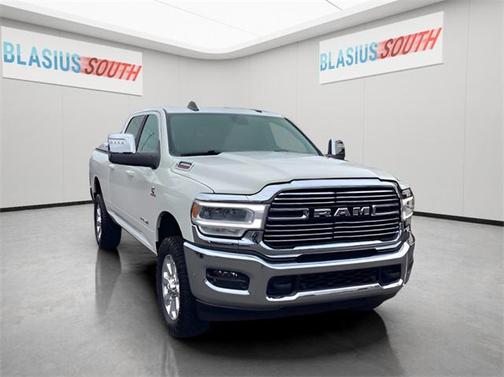 2023 RAM 3500 Laramie Crew Cab 4x4 6'4' Box