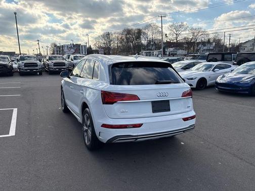 2022 Audi Q5 40 Premium Plus