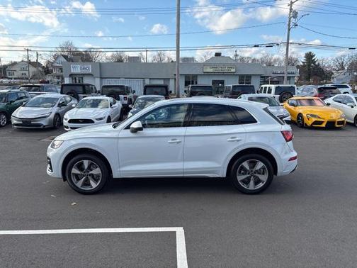 2022 Audi Q5 40 Premium Plus