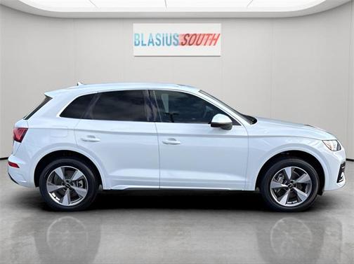 2022 Audi Q5 40 Premium Plus