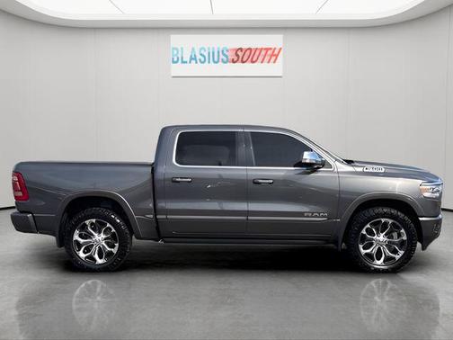 Granite Crystal Metallic Clearcoat 2019 RAM 1500 Limited