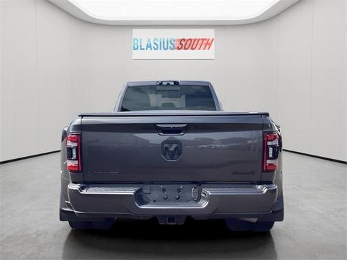 2024 RAM 3500 Laramie Crew Cab 4x4 8' Box
