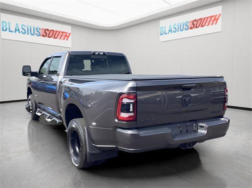 2024 RAM 3500 Laramie Crew Cab 4x4 8' Box