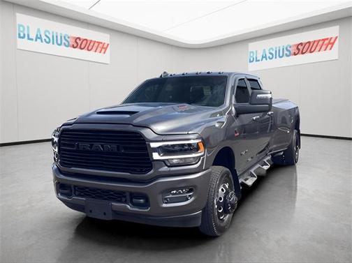 2024 RAM 3500 Laramie Crew Cab 4x4 8' Box