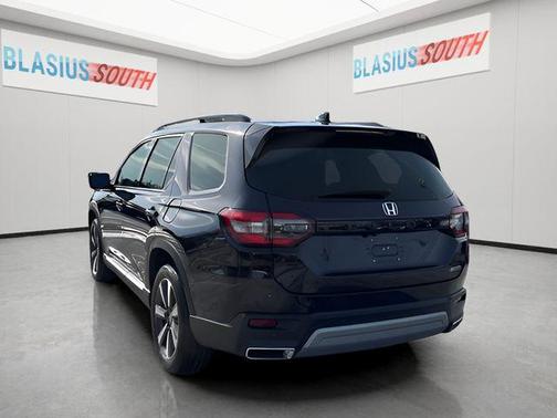 2023 Honda Pilot Touring 8-Passenger