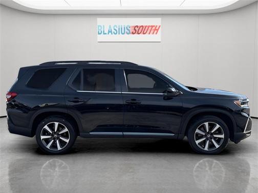 2023 Honda Pilot Touring 8-Passenger