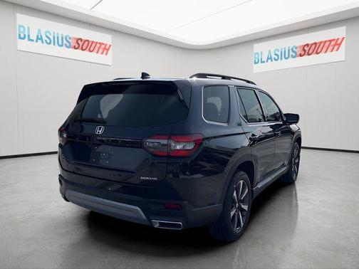 2023 Honda Pilot Touring 8-Passenger