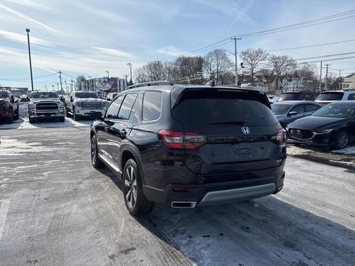 2023 Honda Pilot Touring 8-Passenger