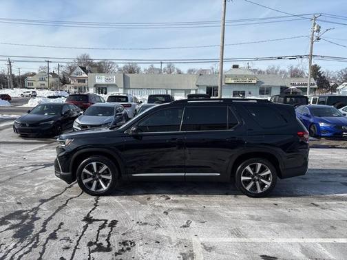 2023 Honda Pilot Touring 8-Passenger