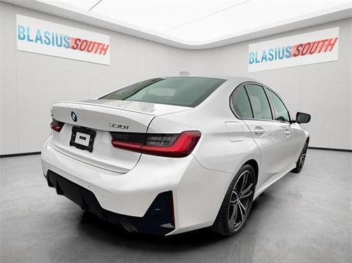 2024 BMW 330 i xDrive