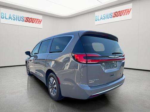 Ceramic Gray Clearcoat 2022 Chrysler Pacifica Hybrid Touring L