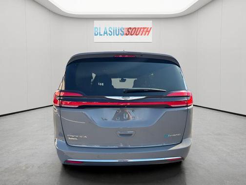 Ceramic Gray Clearcoat 2022 Chrysler Pacifica Hybrid Touring L