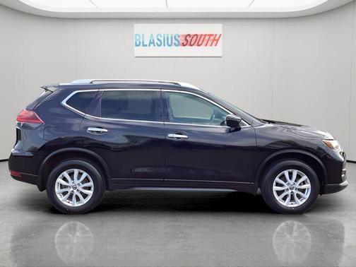 Magnetic Black Pearl 2019 Nissan Rogue SV