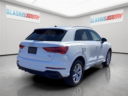 2024 Audi Q3 Premium 45 TFSI S line quattro Tiptronic