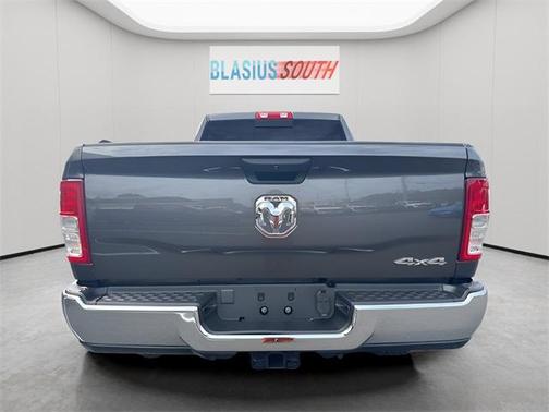 2022 RAM 2500 Tradesman Crew Cab 4x4 6'4' Box